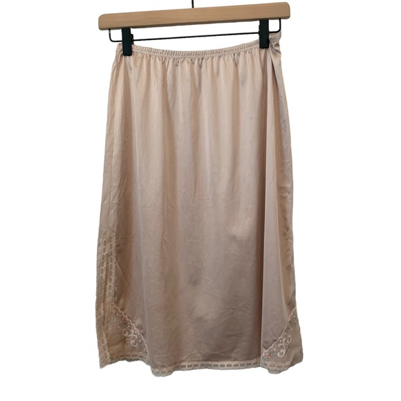 Vanity Fair Vintage Half Slip with Lace and Embroidery made is USA - Picture 1 of 6